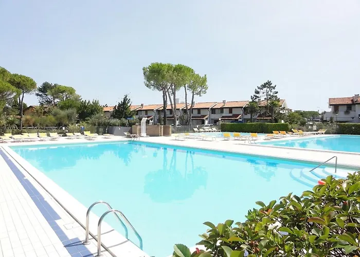 Lovely Two-storey Flat *