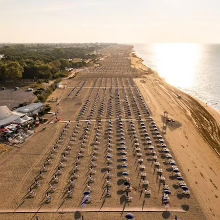 Lovely Two-storey Flat *